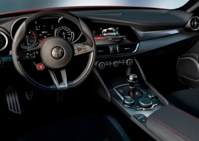 Imagen del volante del Alfa Romeo Giulia. Renting Alfa Romeo Giulia barato para particulares.