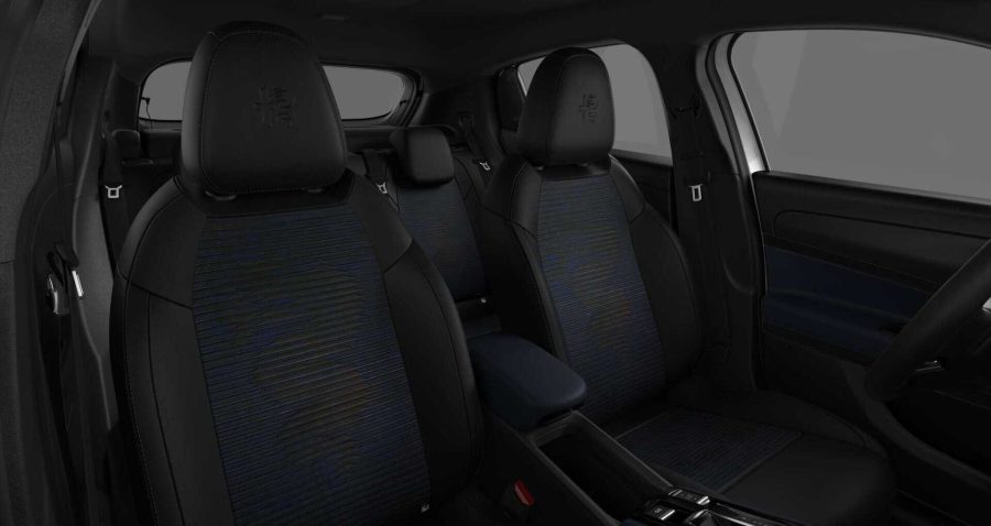 Renting Coches Alfa Romeo Junior Elettrica Blanco, Negro