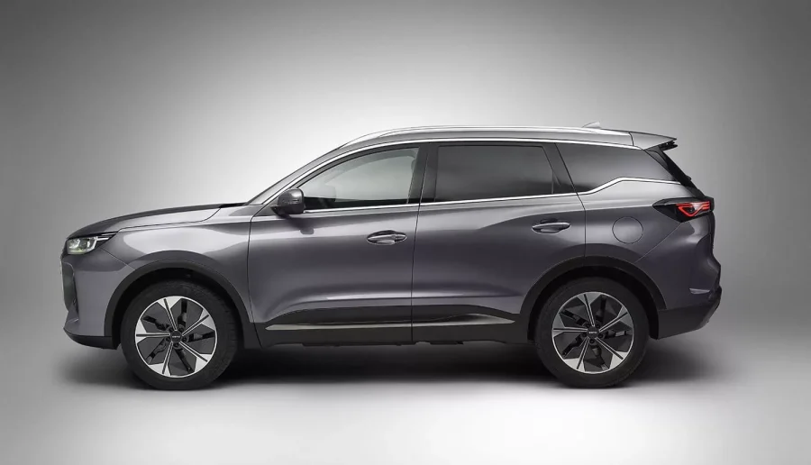 Renting Coches Ebro S700 1.6 TGDI Luxury 7 DCT Gris, Blanco / Negro