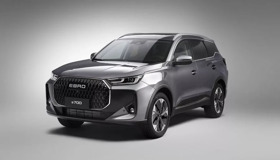 Renting Coches Ebro S700 1.6 TGDI Luxury 7 DCT Gris, Blanco / Negro