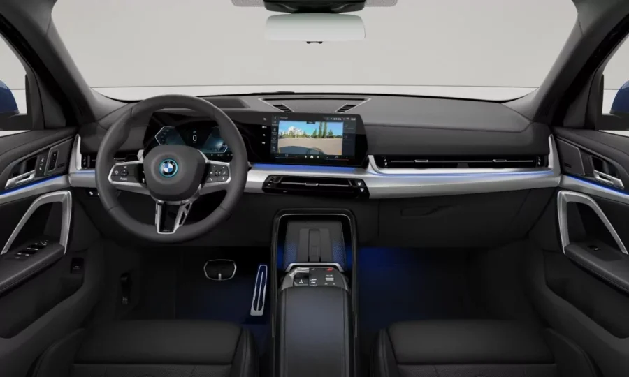 Renting Coches BMW iX2 eDrive20 Portimao Blue, Black Sapphire