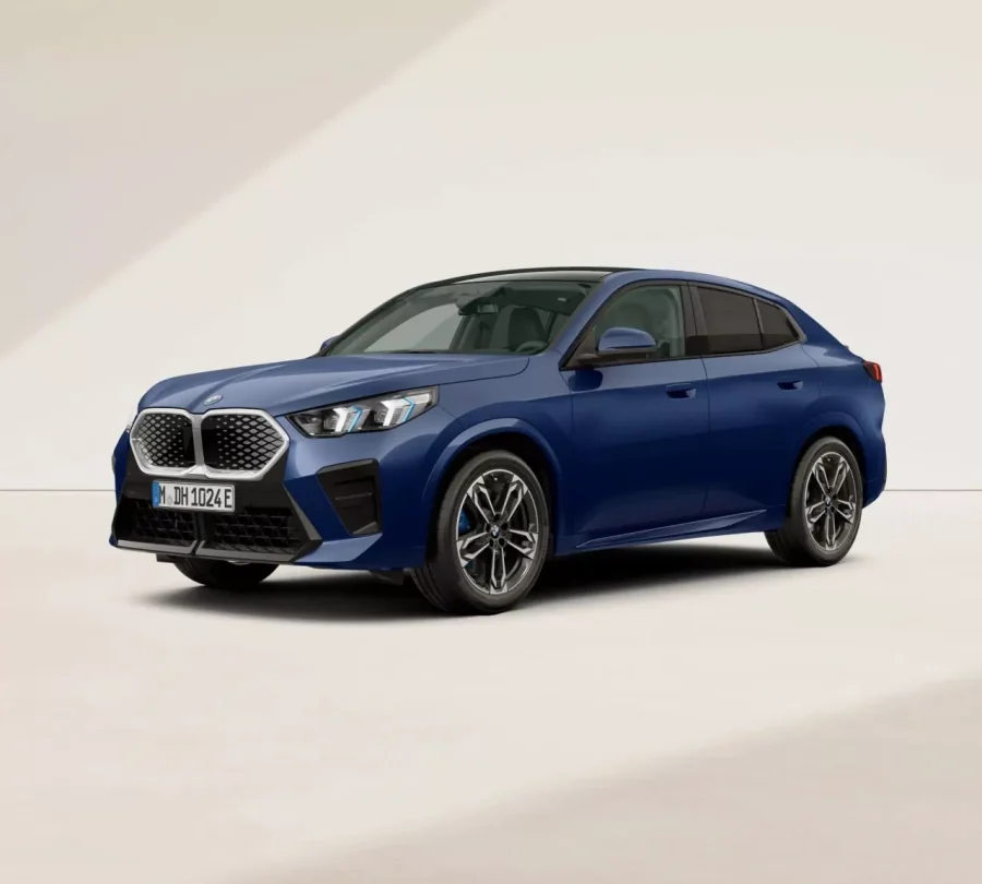 Renting Coches BMW iX2 eDrive20 Portimao Blue, Black Sapphire