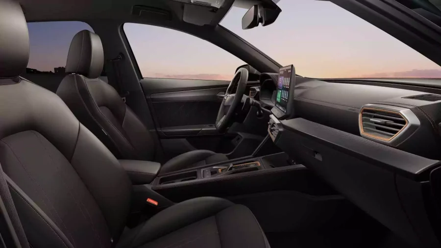 Renting Coches Cupra Formentor 1.5 eTSI 110kW DSG Gris Magnetic (Metalizado), Blanco Nevada (Metalizado) 