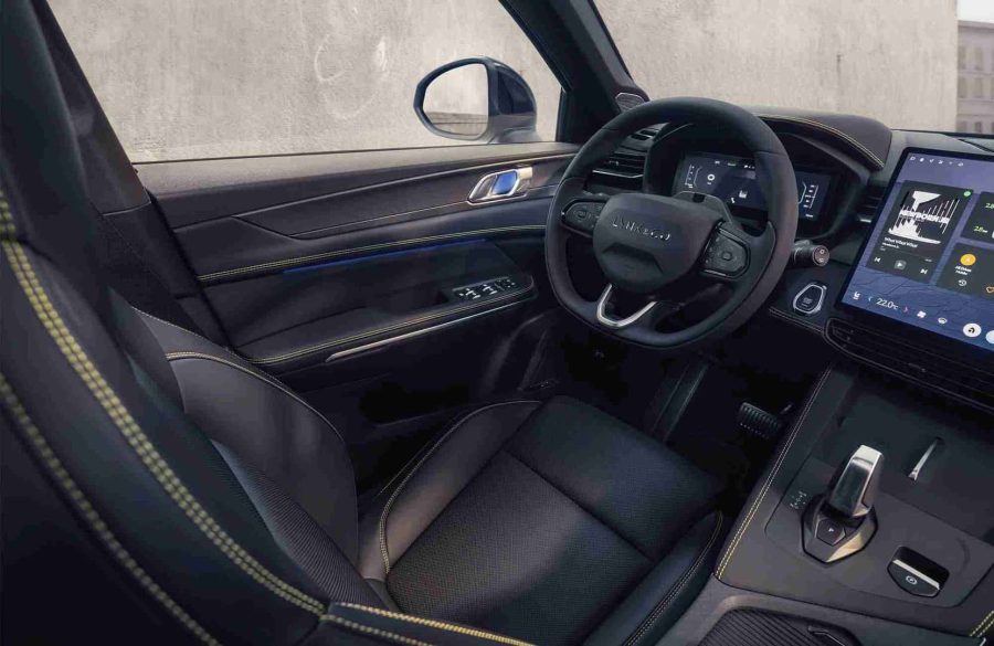 Renting Coches Lynk & Co 01 1.5 PHEV More Crystal White, Sparking Black