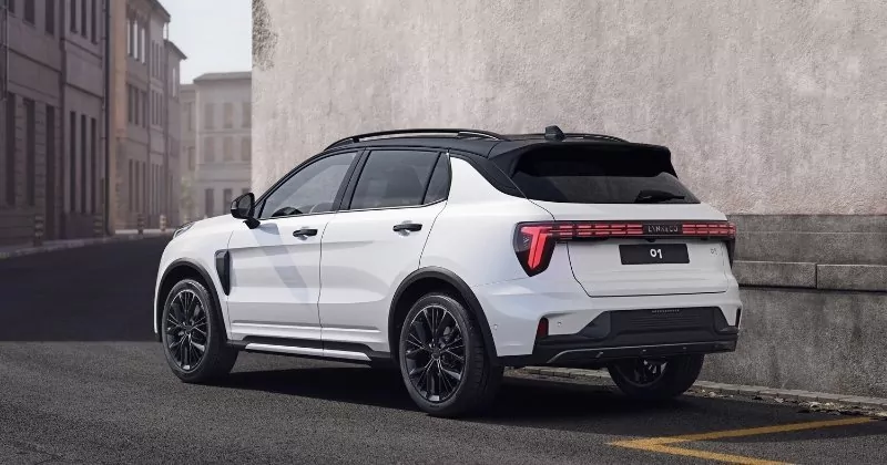 Renting Coches Lynk & Co 01 1.5 PHEV More Crystal White, Sparking Black