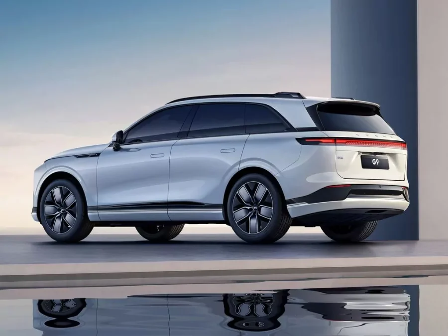 Renting Coches Xpeng G9 Long Range RWD Arctic White