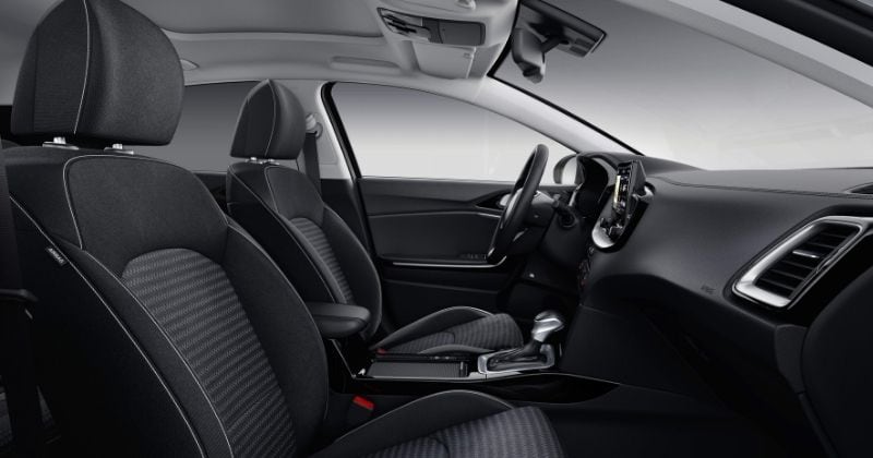 Renting Coches Kia XCeed 1.0 MHEV Drive Cassa White, Lunar Silver, Black Pearl