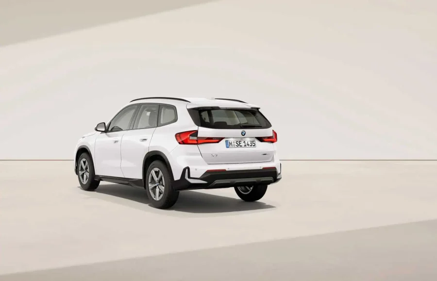 Renting Coches BMW X1 sDrive18d Premium Package Mineral White metalizado