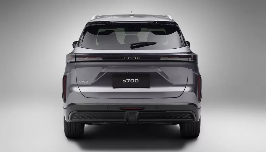Renting Coches Ebro S700 1.6 TGDI Luxury 7 DCT Gris, Blanco / Negro