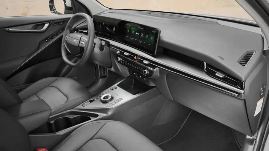 Renting Coches Kia Niro 1.6 HEV Drive Runway Red, Clear White, Steel Gray, Interstellar Grey