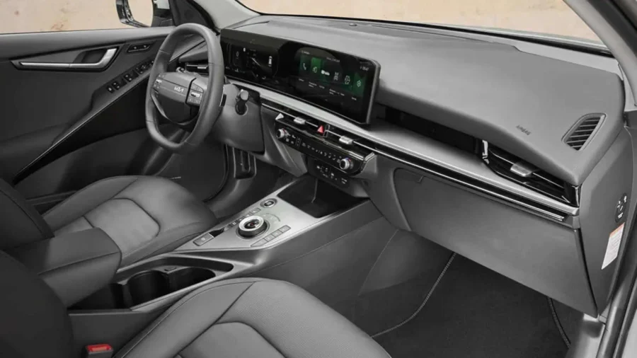 Renting Coches Kia Niro 1.6 HEV Concept Runway Red, Clear White