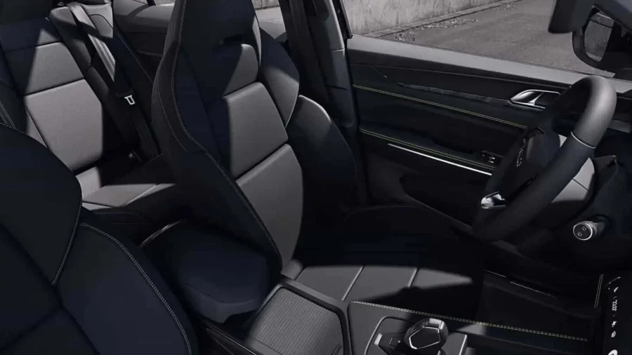 Renting Coches Lynk & Co 01 1.5 PHEV Core Mineral Green, Crystal White, Sparking Black