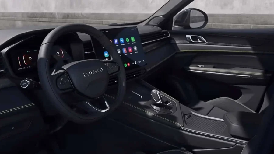 Renting Coches Lynk & Co 01 1.5 PHEV Core Mineral Green, Crystal White, Sparking Black