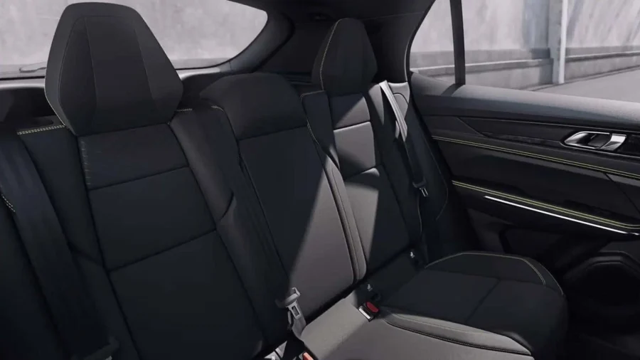 Renting Coches Lynk & Co 01 1.5 PHEV Core Mineral Green, Crystal White, Sparking Black