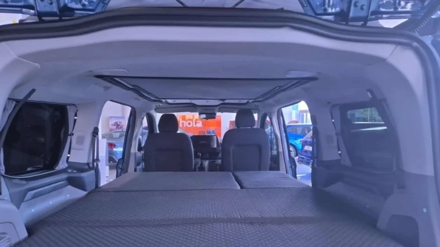 Renting Coches Ford Transit Custom Kombi 2.0 EcoBlue 320 L1 Trend CAMPERIZADA Magnetic