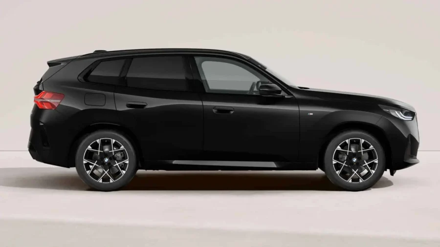 Renting Coches BMW X3 30e xDrive M Sport Black Sapphire, Arctic Race Blue