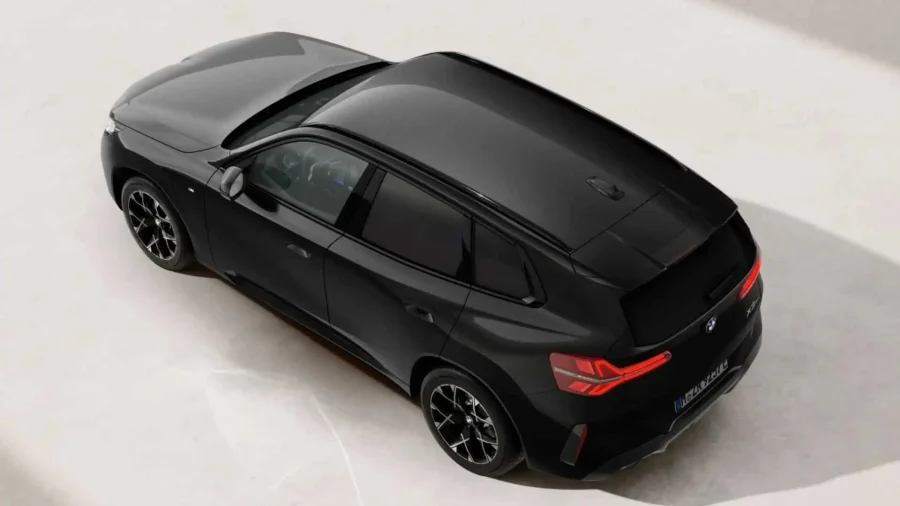 Renting Coches BMW X3 30e xDrive M Sport Black Sapphire, Arctic Race Blue