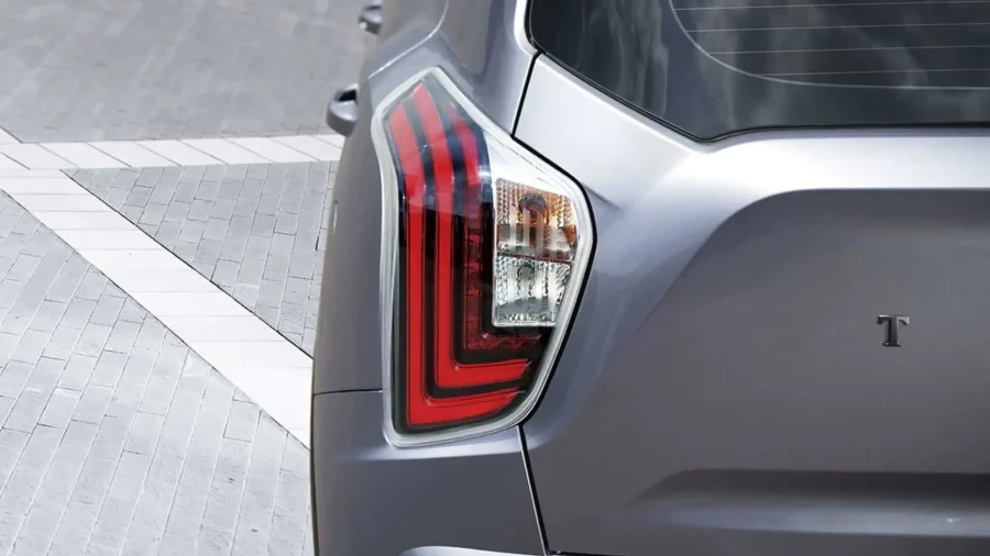 Renting Coches KGM Tivoli G15T Urban Plus Iron Metal Metalizado