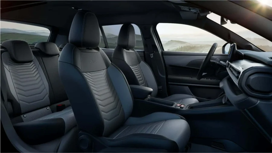 Renting Coches Jeep Avenger 1.2 Ehybrid Altitude Negro Volcano, Gris Storm