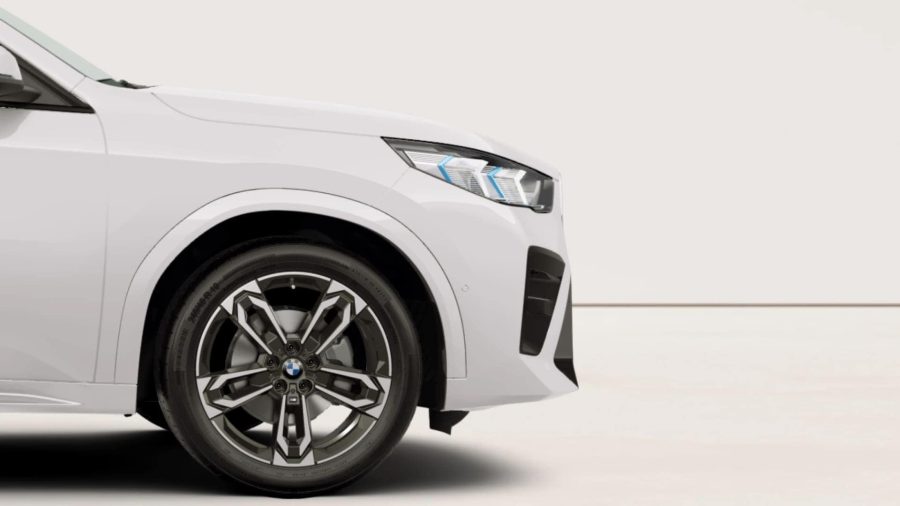 Renting Coches BMW iX2 eDrive20 M Sport Alpine White