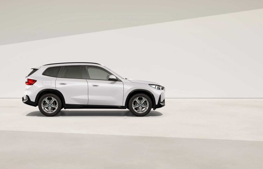 Renting Coches BMW X1 sDrive 20d Mineral White, Night Dusk Blue