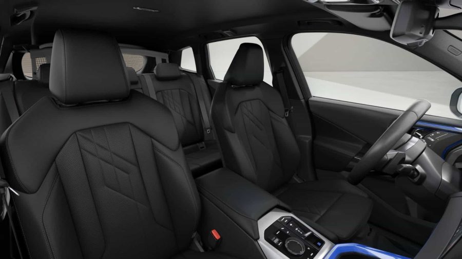 Renting Coches BMW X3 30e xDrive M Sport Black Sapphire, Arctic Race Blue