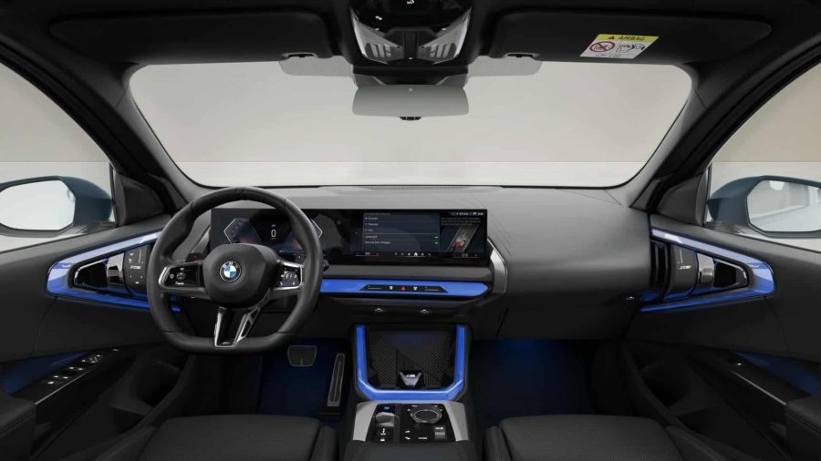 Renting Coches BMW X3 30e xDrive M Sport Black Sapphire, Arctic Race Blue