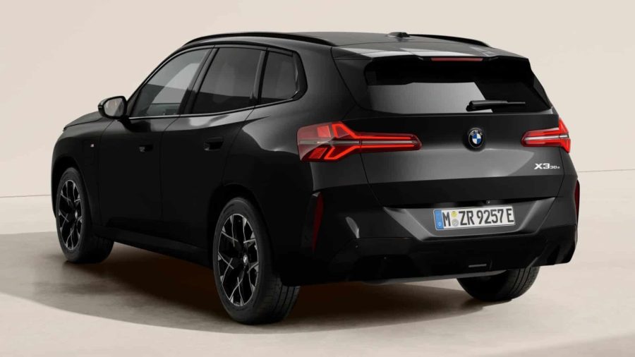 Renting Coches BMW X3 30e xDrive M Sport Black Sapphire, Arctic Race Blue