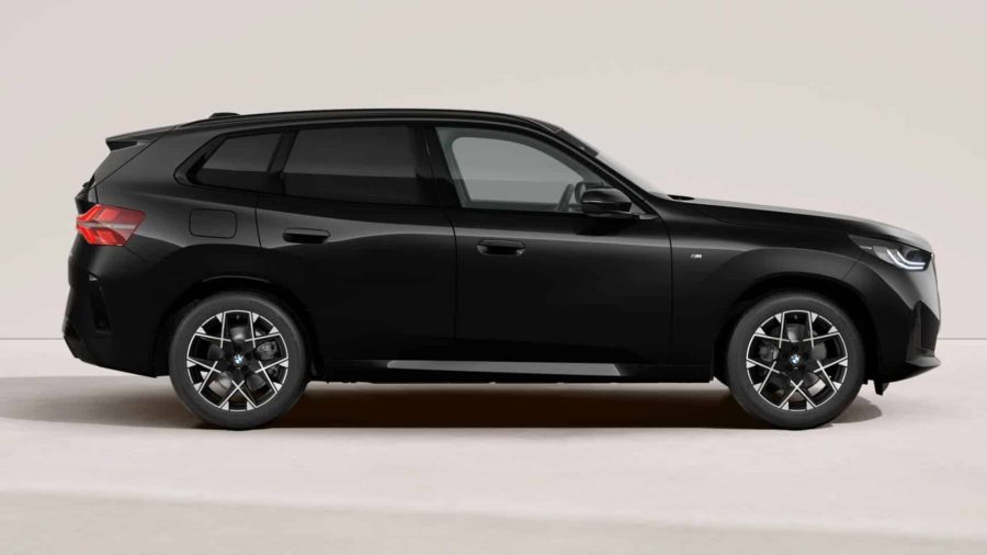 Renting Coches BMW X3 30e xDrive M Sport Black Sapphire, Arctic Race Blue