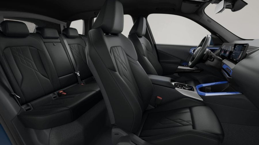 Renting Coches BMW X3 30e xDrive M Sport Black Sapphire, Arctic Race Blue