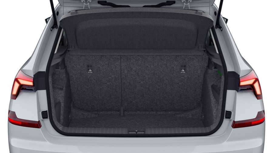 Renting Coches Skoda Kamiq 1.5 TSI DSG Selection Blanco Luna, Plata Brillante, Gris Graphite